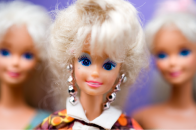 Barbie vs Burberry per il rebranding. Mattel: “Inaccettabile copiatura”