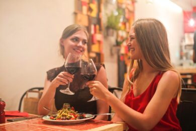 Home restaurant, è boom: ecco come funziona e chi può farlo