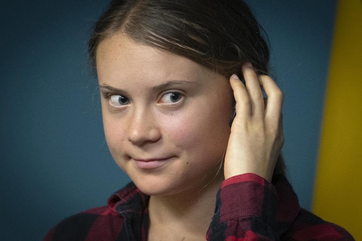 Ucraina: non poteva mancare Greta Thunberg (visibilmente imbolsita e con occhietto alla Psyco) Ucraina: non poteva mancare Greta Thunberg (visibilmente imbolsita e con occhietto alla Psyco)