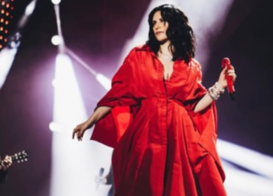 Pausini, note forti per patrimoni deboli. Al concerto piovono calcinacci