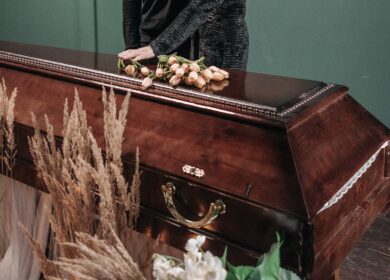 Creduta morta per tumore, una donna si risveglia prima del suo funerale