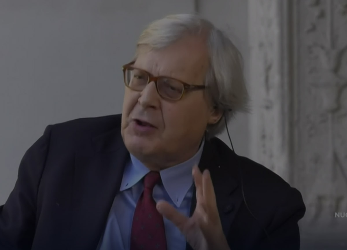 Sgarbi in scena dopo le polemiche: il sottosegretario contro le archistar