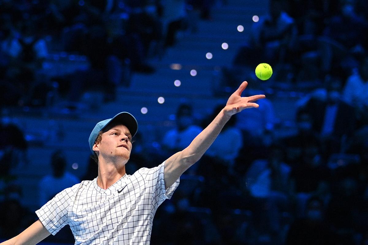 Sinner a Wimbledon col borsone di Gucci. Bufera sul tennista italiano