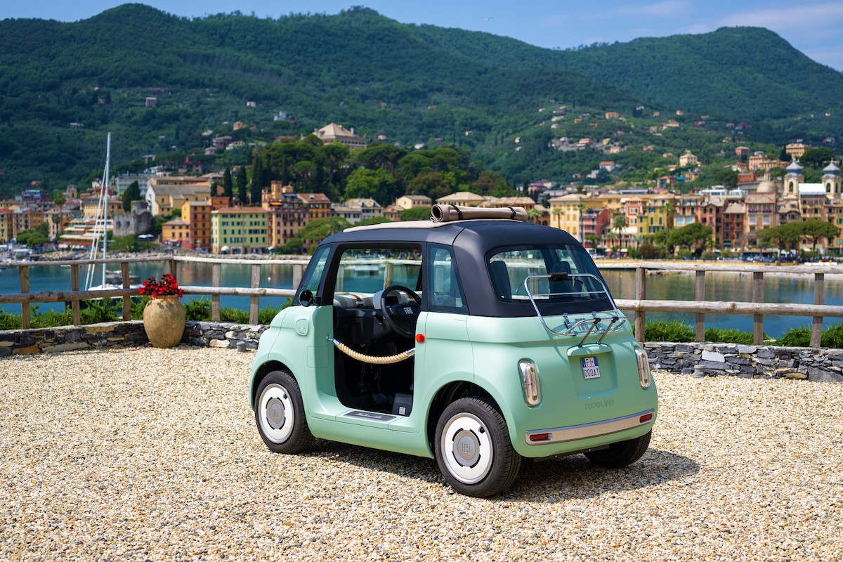 Fiat svela la nuova Topolino: la microcar elettrica per la città