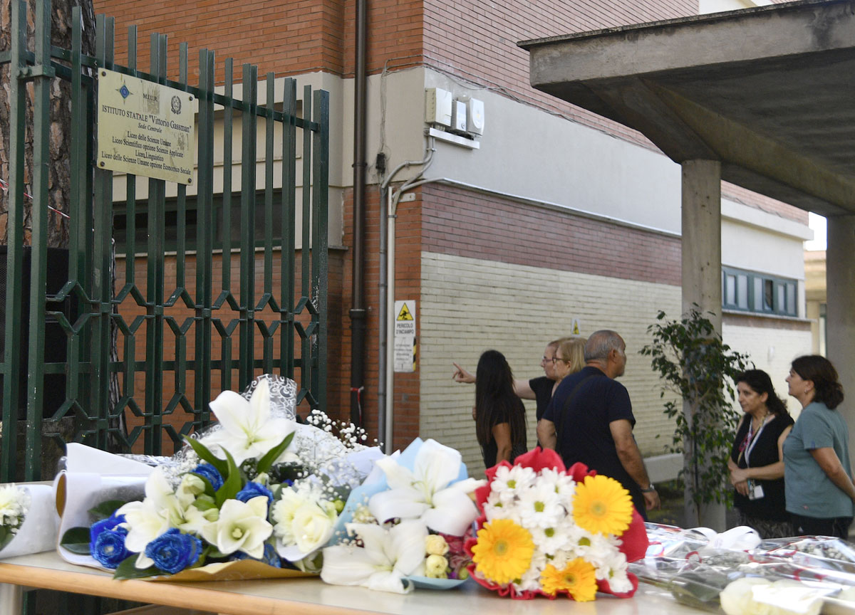 Delitto Primavalle, la fiaccolata per Michelle: il fidanzato: “Non piangete”