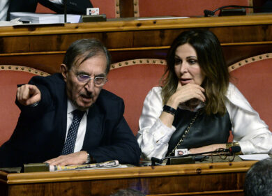 Santanché, la posizione si complica: “Indagata da tempo ma atti secretati”