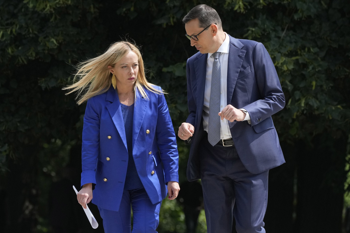 Meloni: “Io e Morawiecki d’accordo. Fermare i migranti prima che arrivino” Meloni: “Io e Morawiecki d’accordo. Fermare i migranti prima che arrivino”