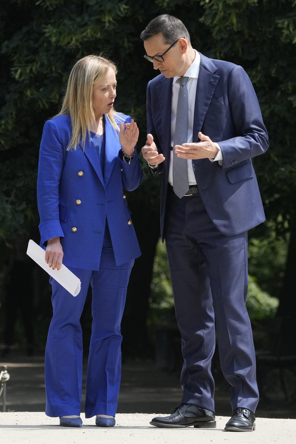 Meloni: “Io e Morawiecki d’accordo. Fermare i migranti prima che arrivino” Meloni: “Io e Morawiecki d’accordo. Fermare i migranti prima che arrivino”