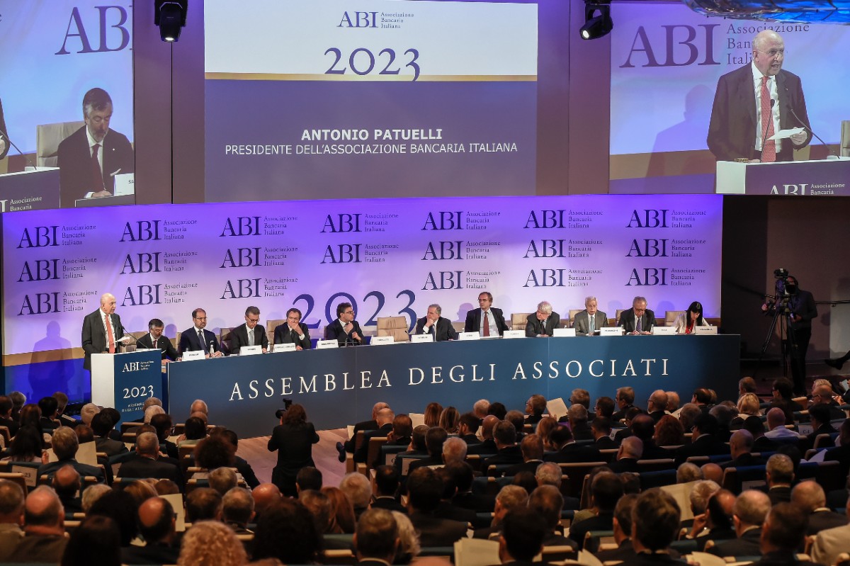 Mutui, Giorgetti in pressing: “Indispensabile allungare la durata” Mutui, Giorgetti in pressing: “Indispensabile allungare la durata”