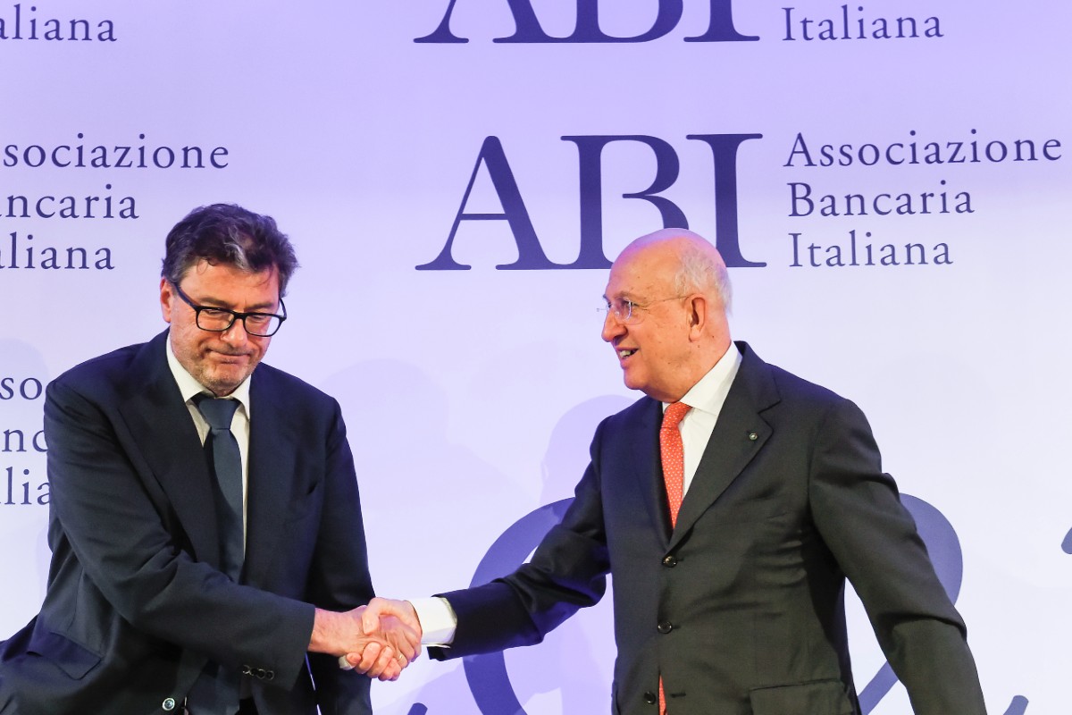 Mutui, Giorgetti in pressing: “Indispensabile allungare la durata” Mutui, Giorgetti in pressing: “Indispensabile allungare la durata”