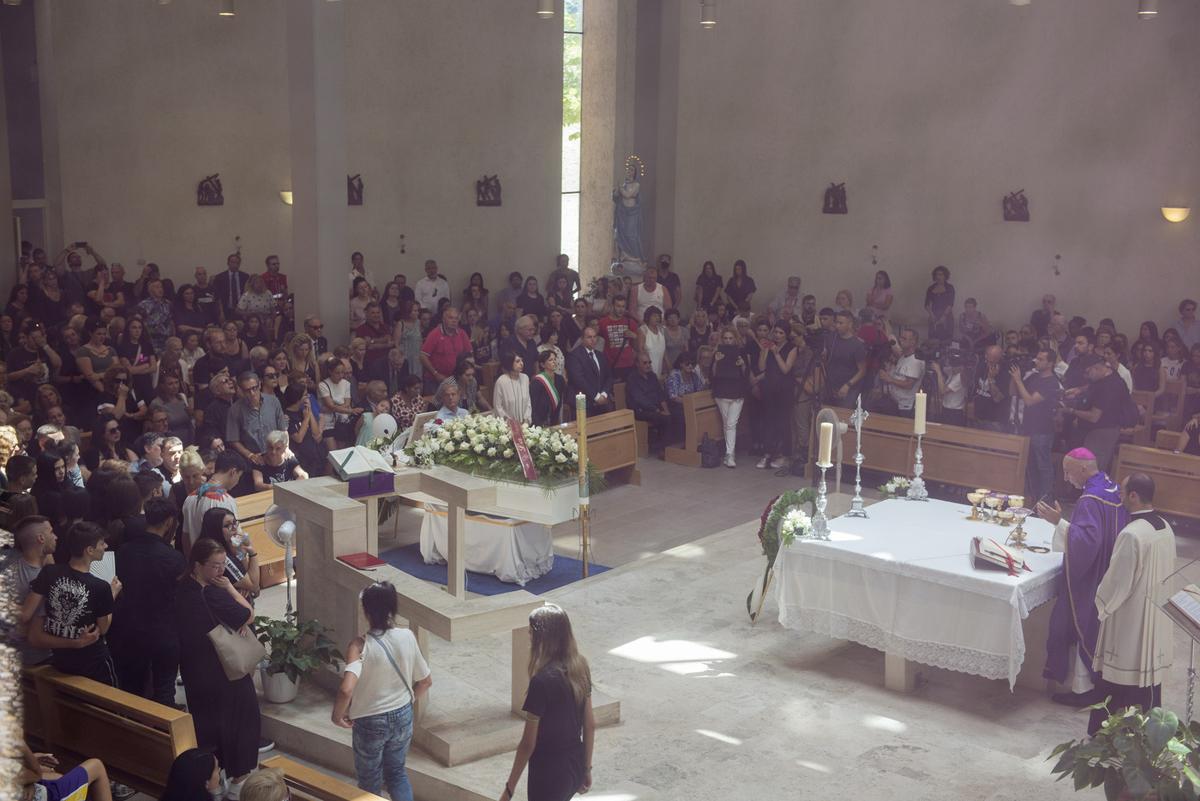 Michelle, funerali a Primavalle. Il vescovo: “Estirpare la banalità del male”