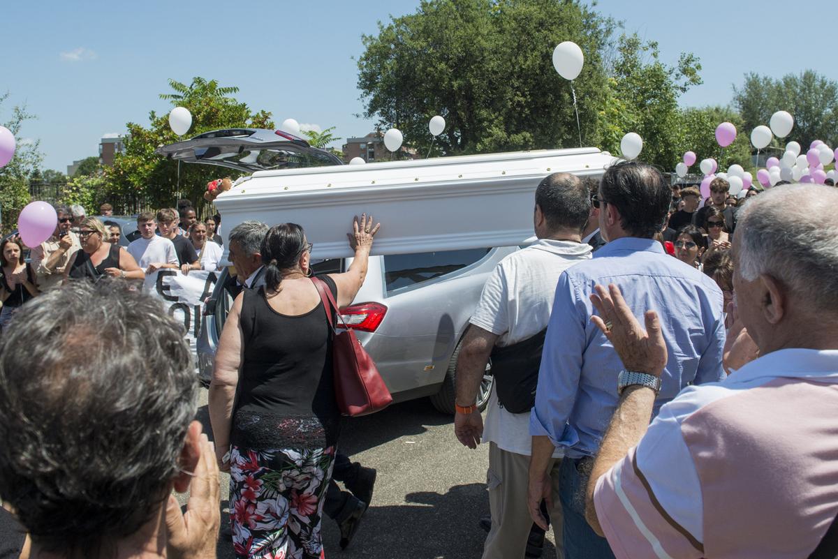 Michelle, funerali a Primavalle. Il vescovo: “Estirpare la banalità del male”
