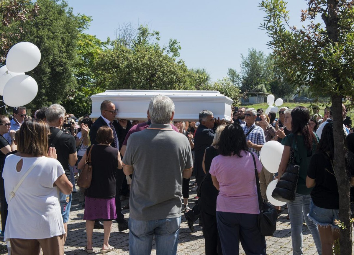 Michelle, funerali a Primavalle. Il vescovo: “Estirpare la banalità del male”