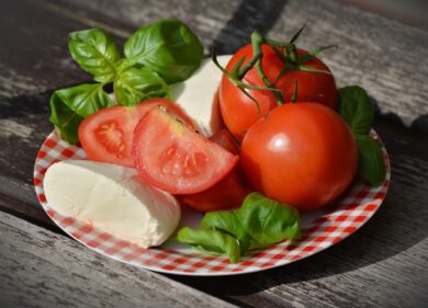 Quale pomodoro nell’insalata caprese? Il sondaggio che vi sorprenderà