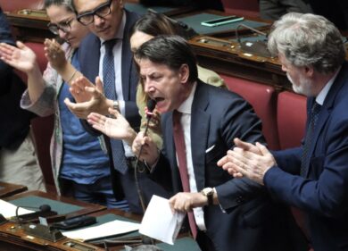 Covid, ok alla commissione d’inchiesta. Ira Conte: “Un plotone d’esecuzione”