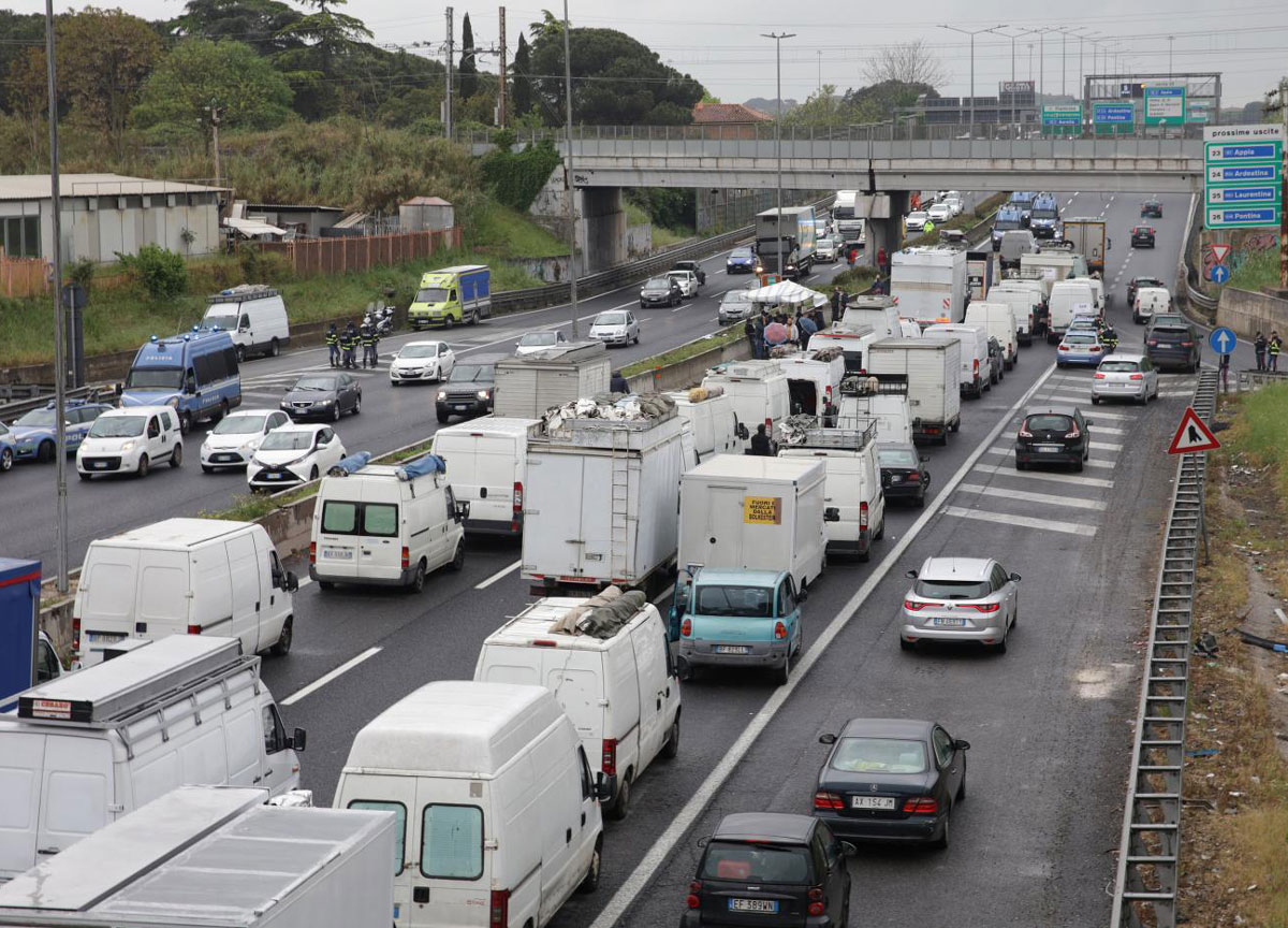 Roma, pali neri sul Gra, svelato il mistero: 30 milioni per caos digitale 5G