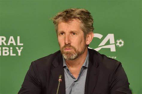 Ajax, emorragia cerebrale per Van der Sar: è in terapia intensiva Ajax, emorragia cerebrale per Van der Sar: è in terapia intensiva