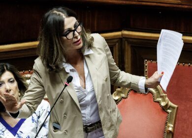 Santanchè, una srl segreta per lucrare sul Twiga e salvare Visibilia