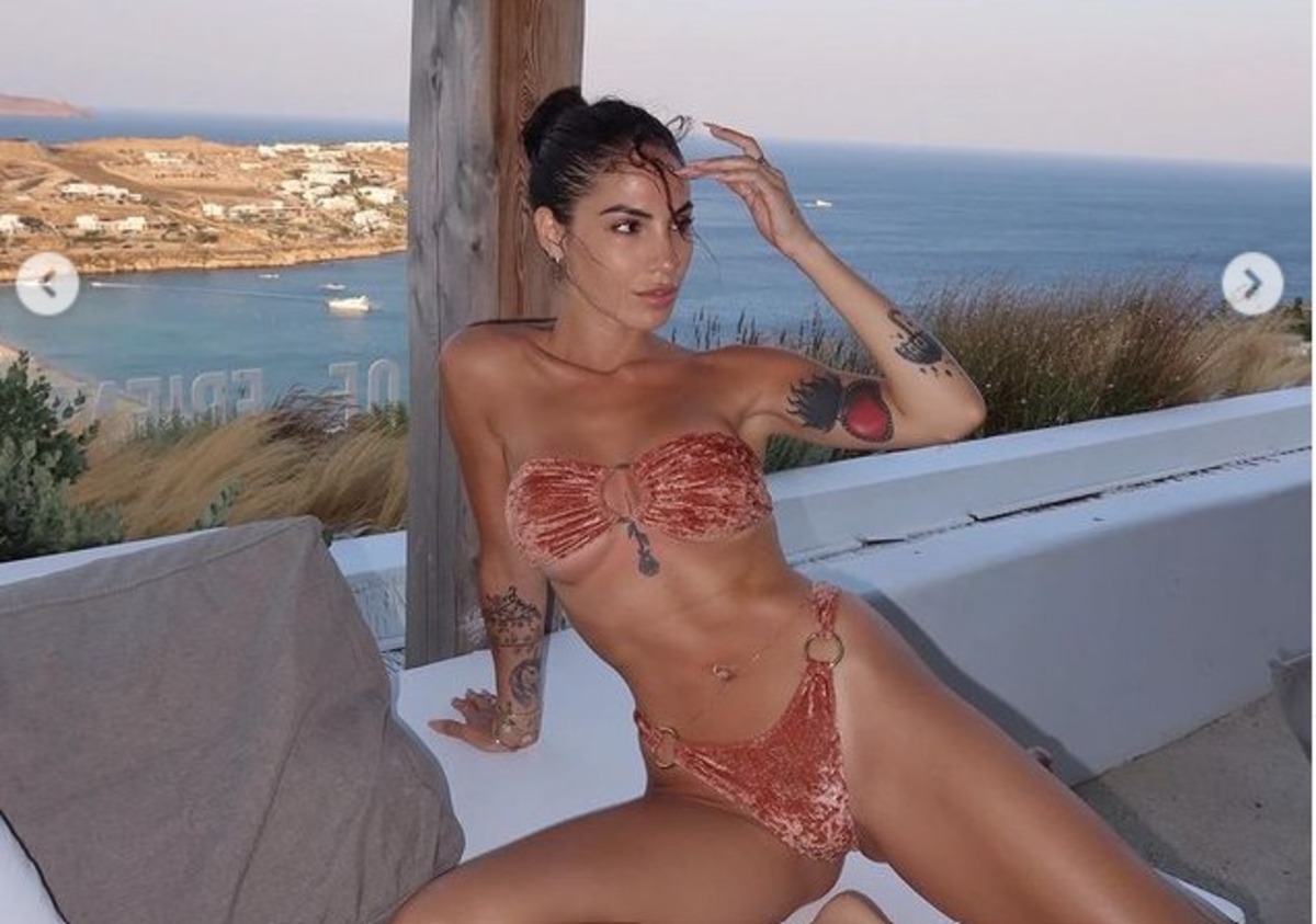 Giulia De Lellis a Mykonos, le foto da urlo che incantano i follower
