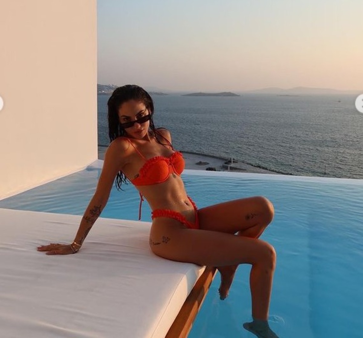 Giulia De Lellis a Mykonos, le foto da urlo che incantano i follower