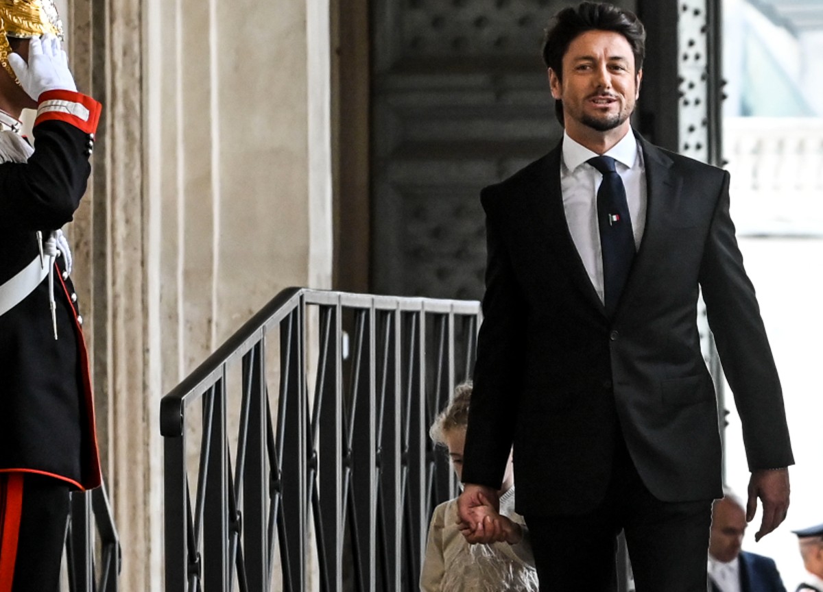 Giambruno: “Torno a Roma con un programma tutto mio. Un favore di Mediaset” Giambruno: “Torno a Roma con un programma tutto mio. Un favore di Mediaset”