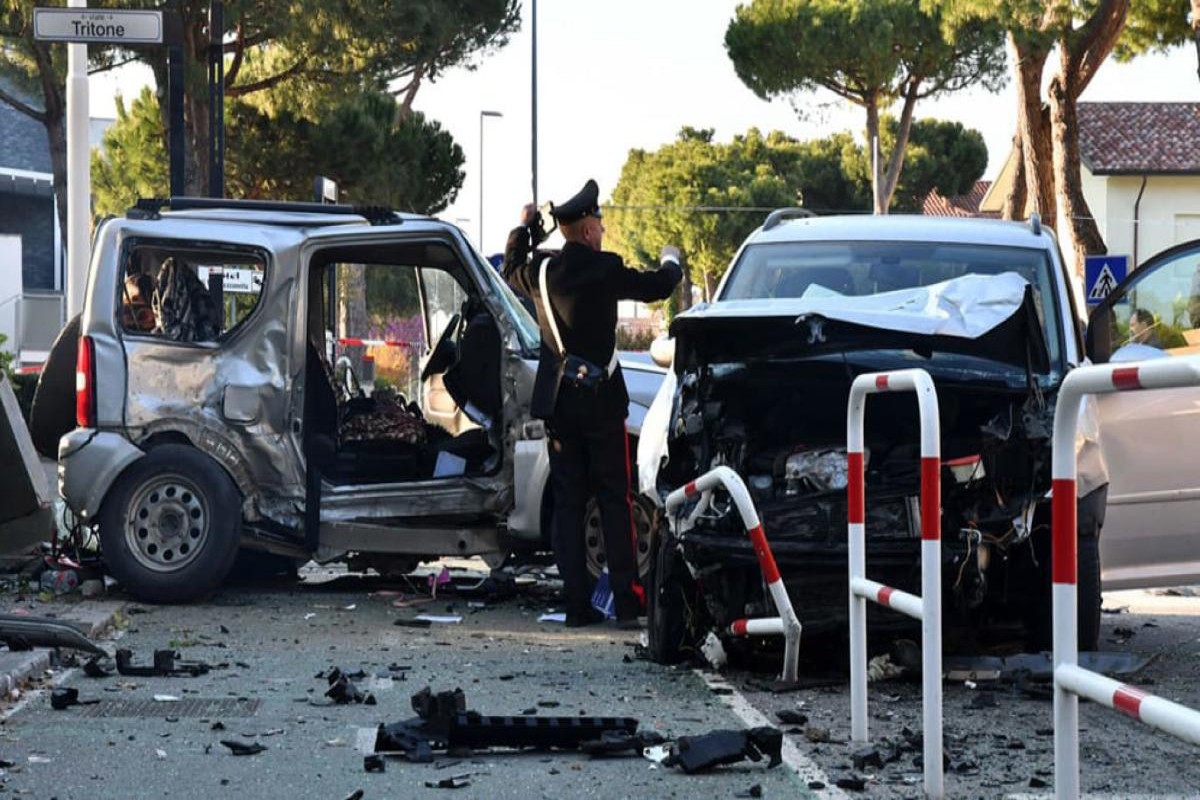 Suv si ribalta in Brianza, morto un 22enne. Sbuca l’ipotesi gara di velocità Suv si ribalta in Brianza, morto un 22enne. Sbuca l’ipotesi gara di velocità