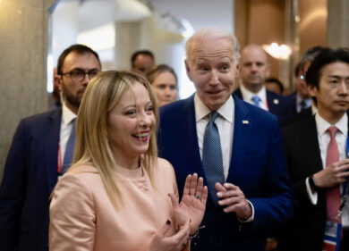 Bombe a grappolo, errore clamoroso di Biden: così si sgretola il fronte Nato