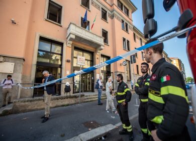 Incendio nella Casa di riposo di Milano, avviso di garanzia per la direttrice