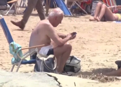 A A Abbronzatissimo, anche il presidente Usa Joe Biden va al mare