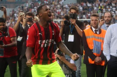 Mike Maignan, Missoni scende in campo con il portiere del Milan. Le foto