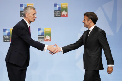 Zelensky getta bombe sulla Nato: “Assurdi i rinvii sull’ingresso ucraino”