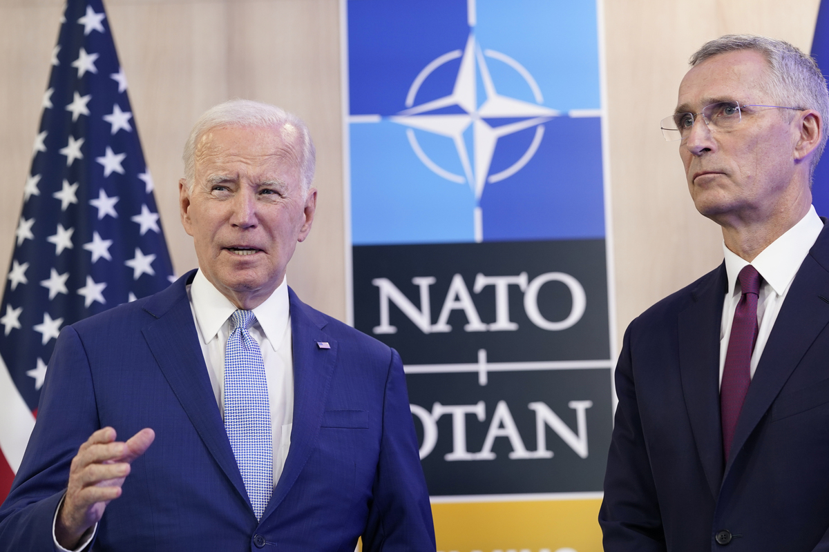 Zelensky getta bombe sulla Nato: “Assurdi i rinvii sull’ingresso ucraino”