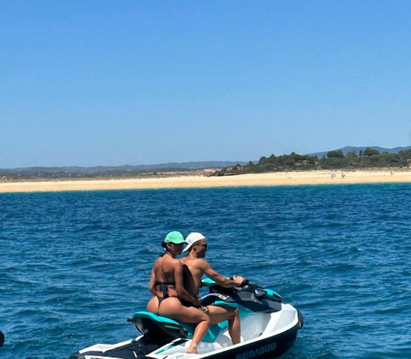 Georgina Rodriguez e Cristiano Ronaldo, vacanze bollenti in Sardegna. Le foto Georgina Rodriguez e Cristiano Ronaldo, vacanze bollenti in Sardegna. Le foto