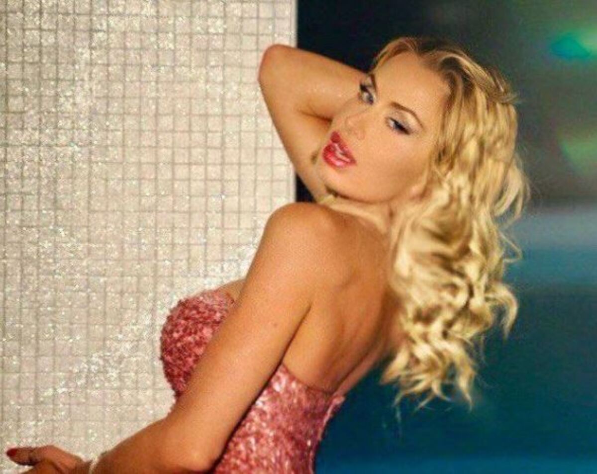 Le confessioni bollenti di Valeria Marini: “Jovanotti? Bacia molto bene…” Le confessioni bollenti di Valeria Marini: “Jovanotti? Bacia molto bene…”