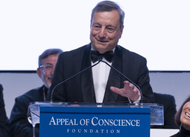 “Regole obsolete per gli choc comuni”: le bastone di Draghi dall’Ue