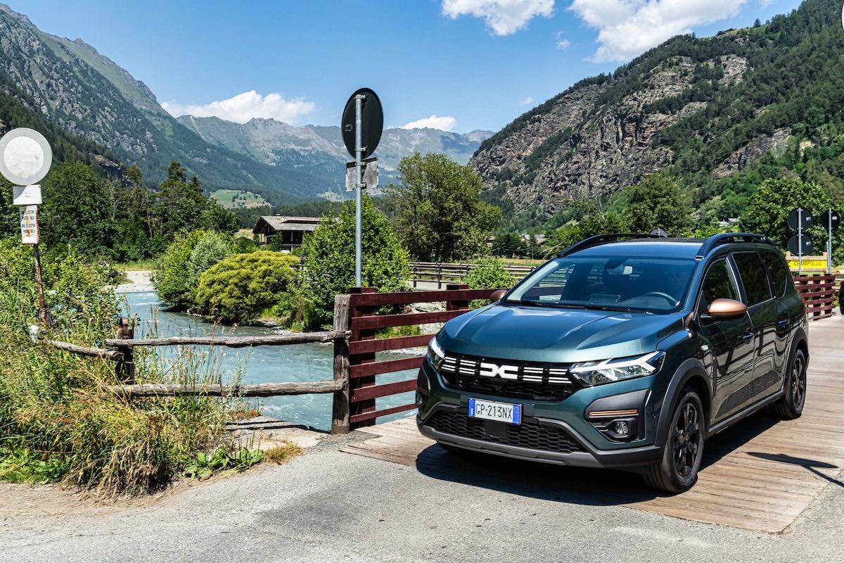 Dacia leader nelle vendite mercato auto privati in Italia Dacia leader nelle vendite mercato auto privati in Italia