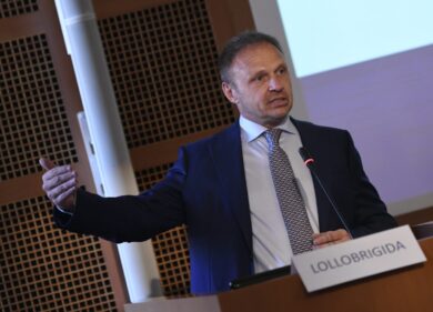 “Il Vinitaly 2024 sarà all’insegna della moda”: l’idea di Lollobrigida