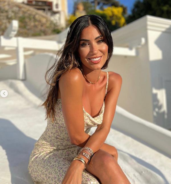 Federica Nargi fa tripletta ‘alla Matri’: costume giallo, bikini e il top.. Federica Nargi fa tripletta ‘alla Matri’: costume giallo, bikini e il top..