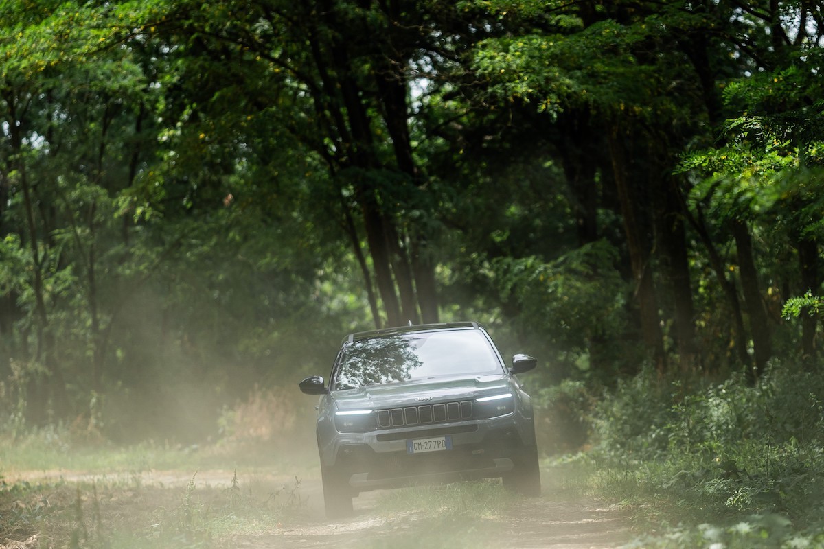Jeep Avenger 100% elettrica veste la divisa dei Vigili del Fuoco