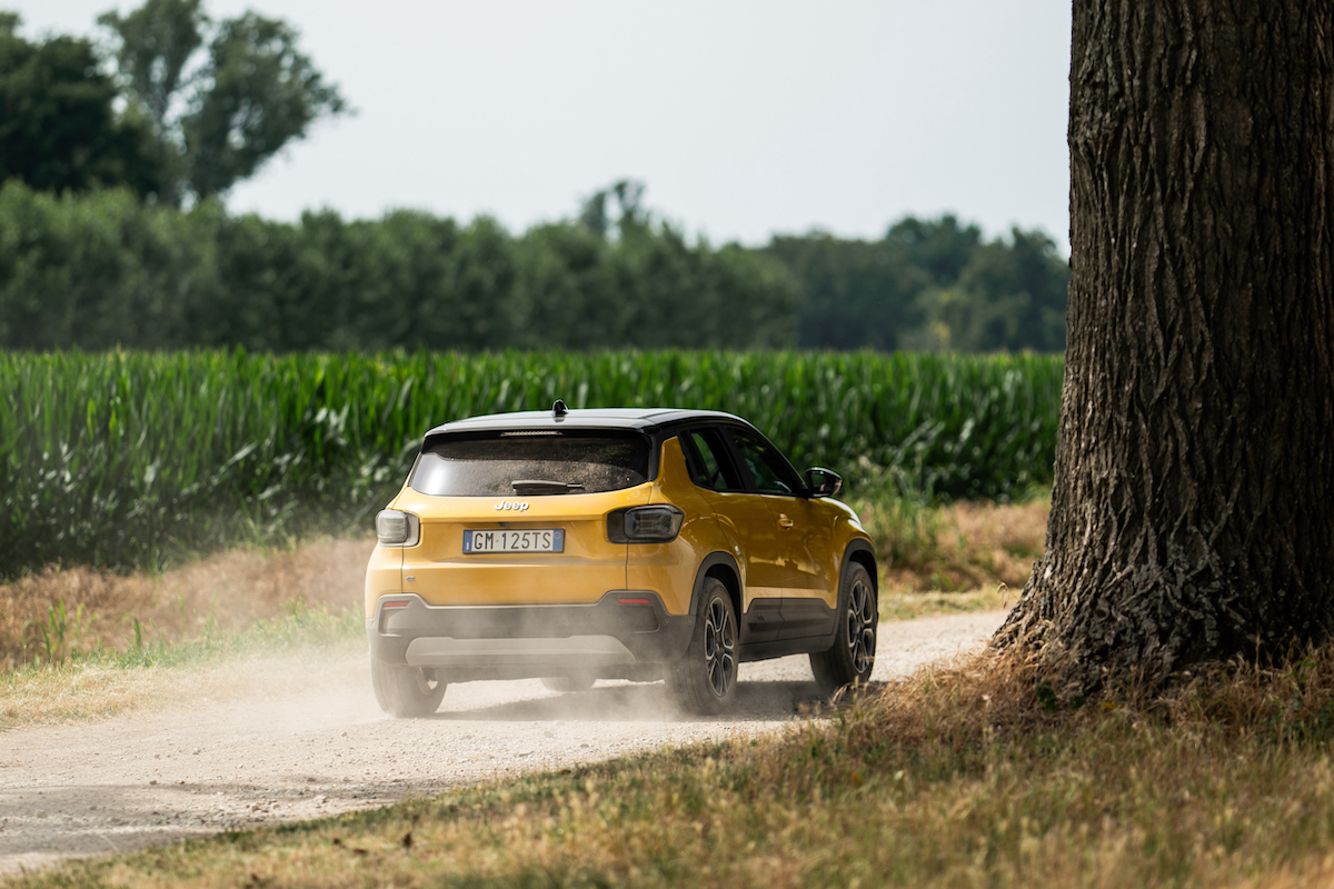 Jeep Avenger 100% elettrica veste la divisa dei Vigili del Fuoco