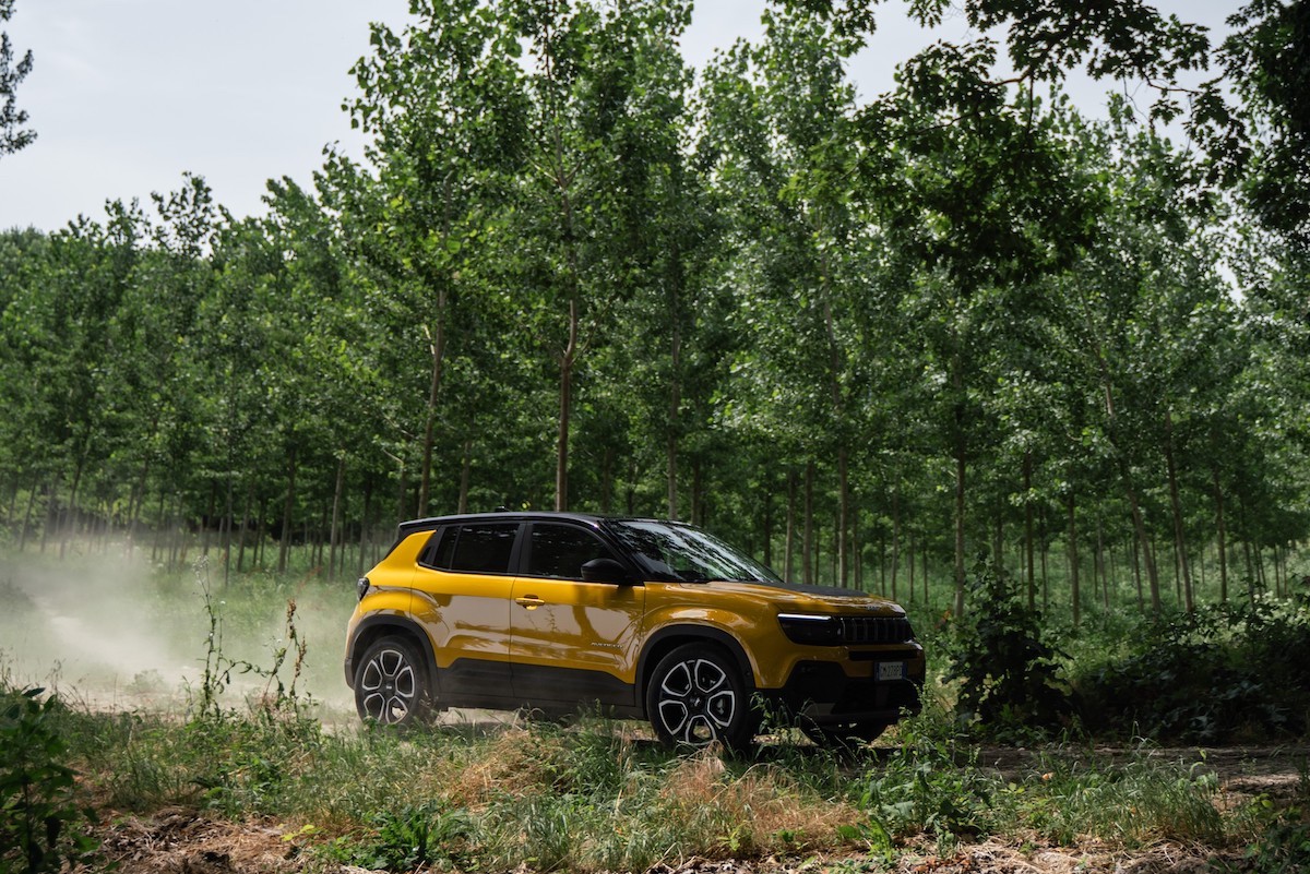 Jeep Avenger 100% elettrica veste la divisa dei Vigili del Fuoco