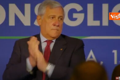 Forza Italia, Tajani eletto segretario: “Avrò bisogno di tutti per realizzare i sogni di Berlusconi”