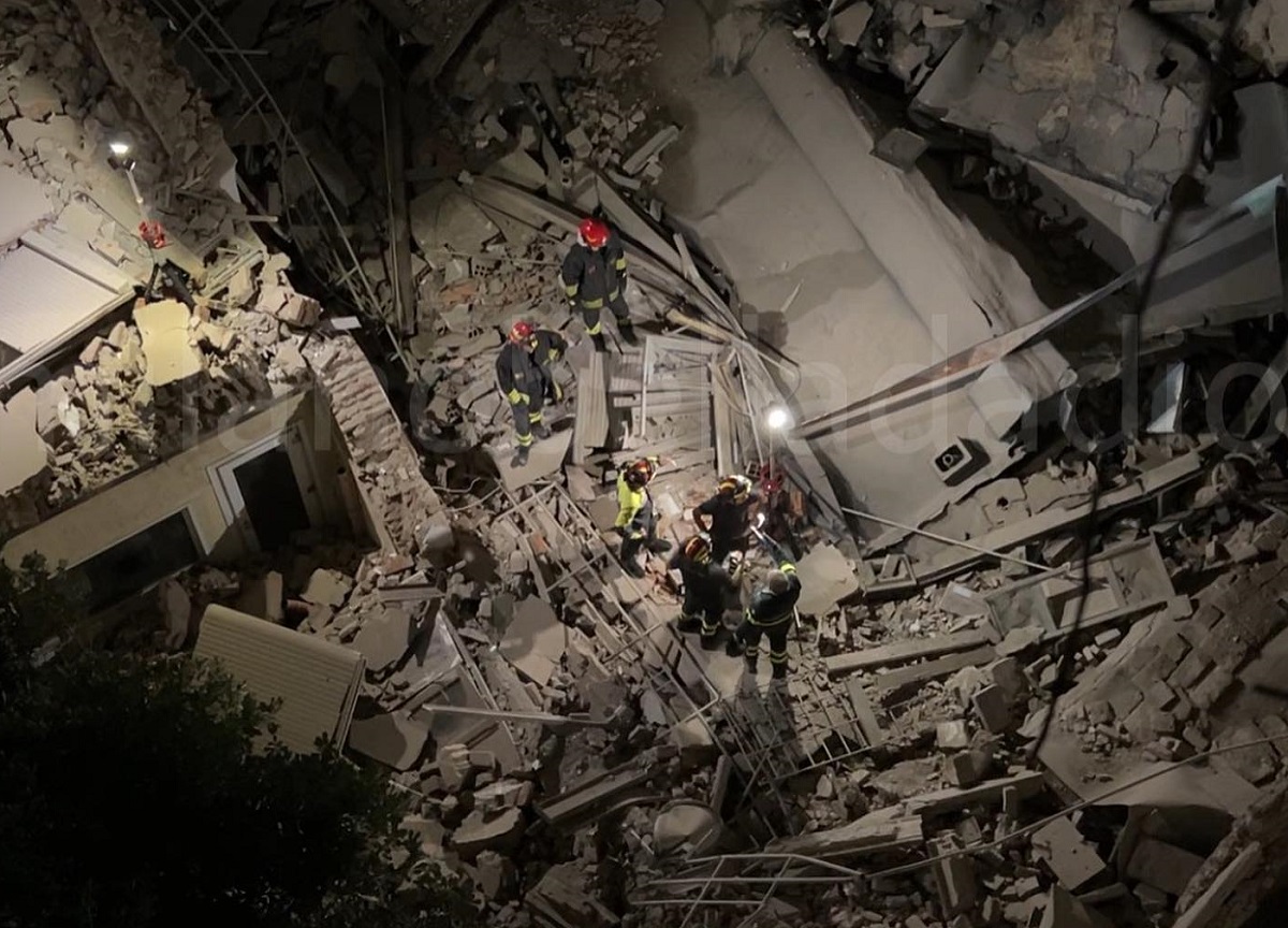 Milano, crolla una palazzina di tre piani in Porta Romana. FOTO Milano, crolla una palazzina di tre piani in Porta Romana. FOTO