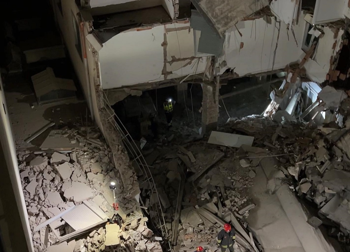 Milano, crolla una palazzina di tre piani in Porta Romana. FOTO Milano, crolla una palazzina di tre piani in Porta Romana. FOTO