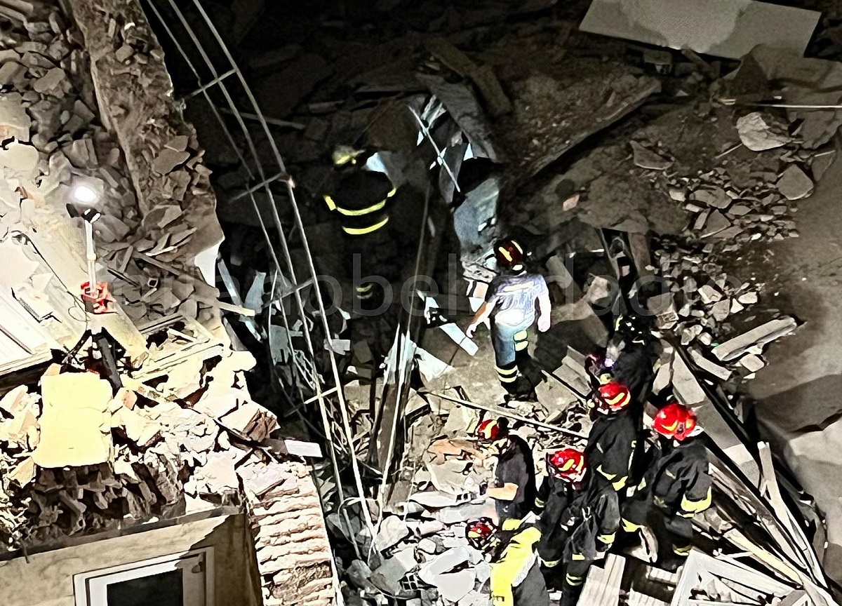 Milano, crolla una palazzina di tre piani in Porta Romana. FOTO Milano, crolla una palazzina di tre piani in Porta Romana. FOTO