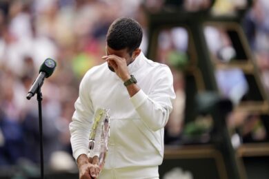 Alcaraz nuovo re di Wimbledon, Djokovic ko (e scoppia in lacrime)