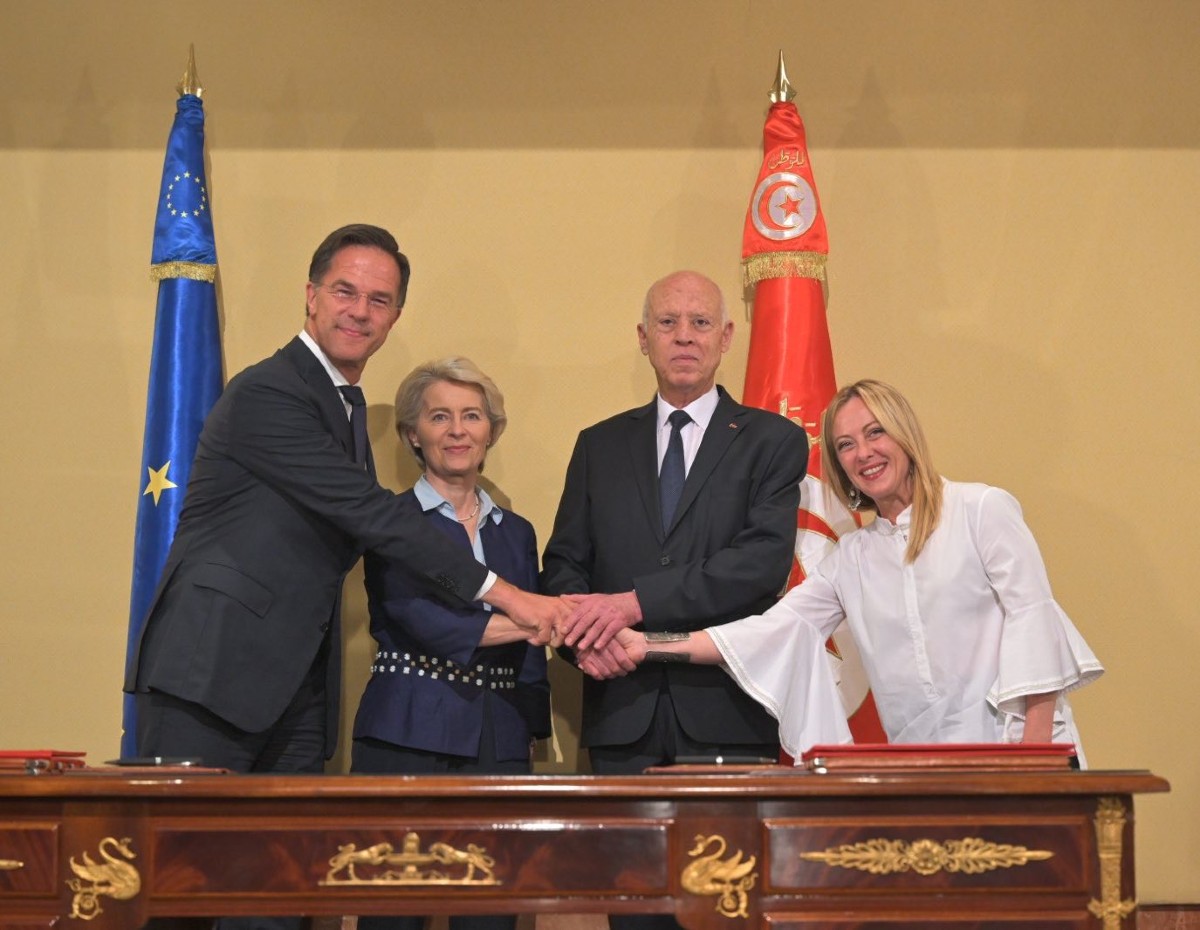 Meloni in Tunisia, svolta Ue sui migranti: firmato il memorandum d’intesa Meloni in Tunisia, svolta Ue sui migranti: firmato il memorandum d’intesa
