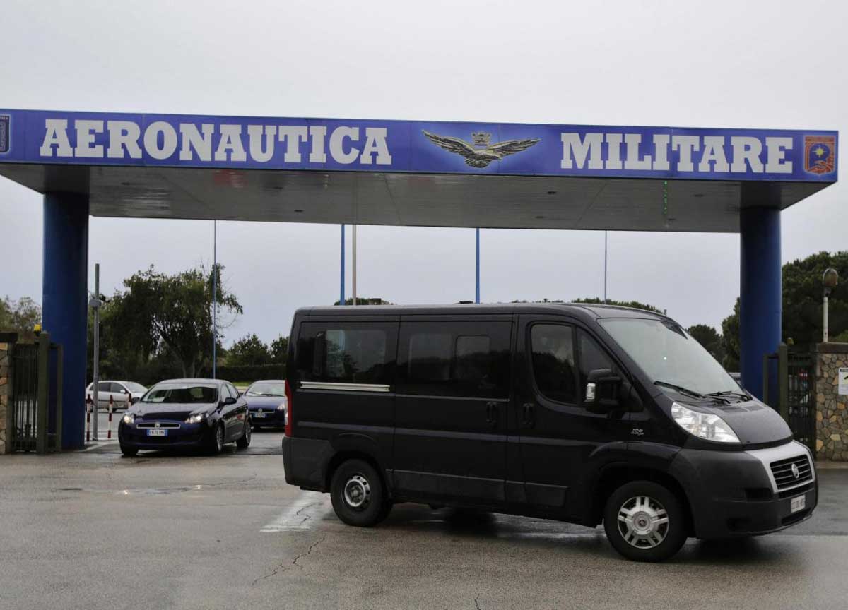 Roma, sottufficiali Aeronautica rubavano e vendevano carburante degli aerei Roma, sottufficiali Aeronautica rubavano e vendevano carburante degli aerei