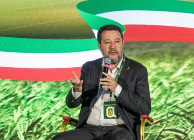 Rackete candidata alle Europee. Salvini: “Dagli speronamenti alla politica…”