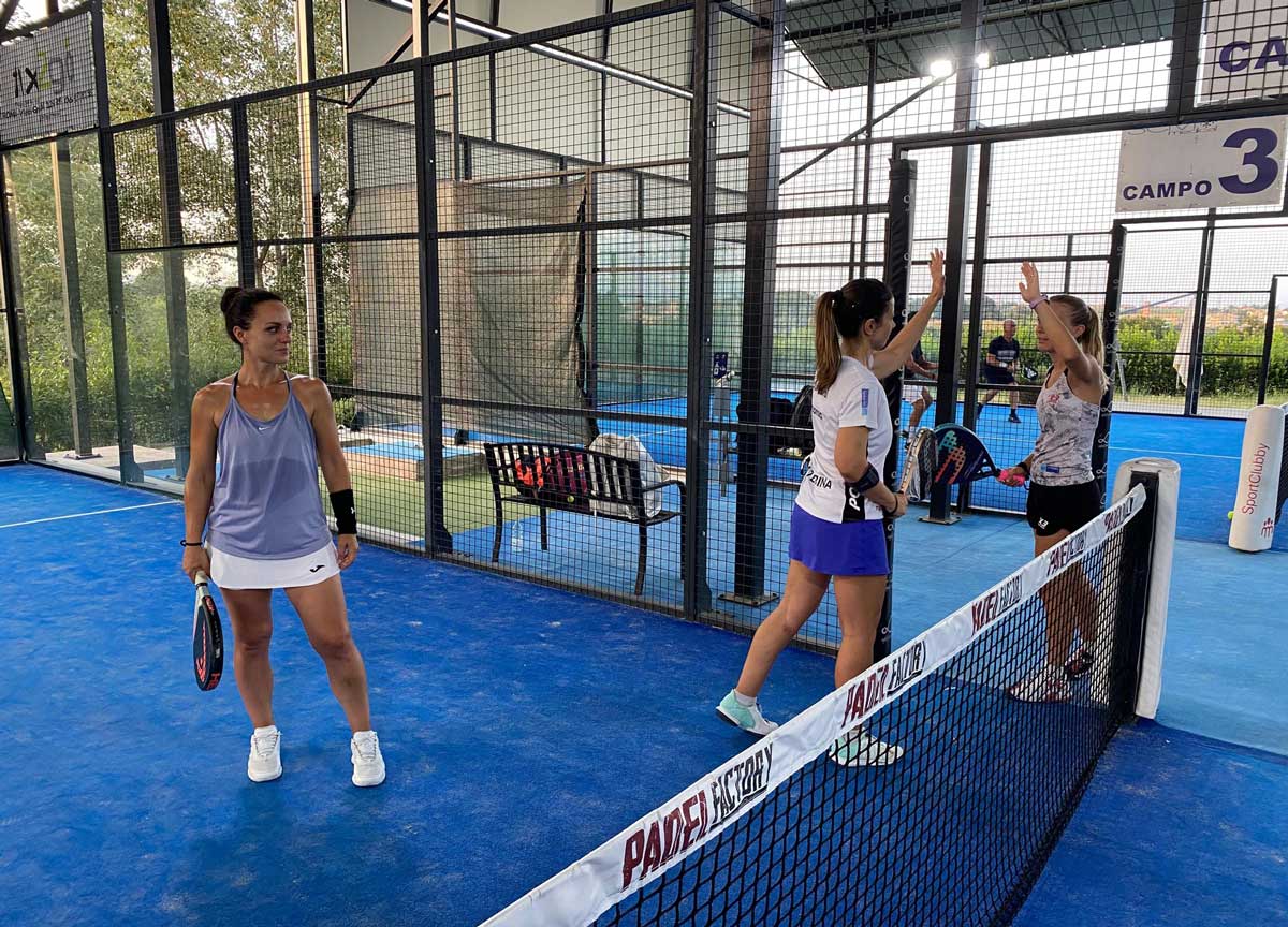 Il padel si tinge di rosa: al via a Roma il primo torneo femminile 3 contro 3 Il padel si tinge di rosa: al via a Roma il primo torneo femminile 3 contro 3